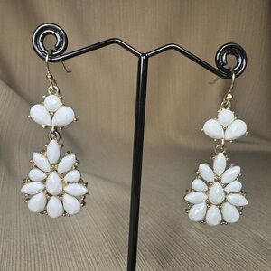 Vintage Avon Nina Ricci White Beaded Gold Tone Chandelier Drop Dangle Earrings